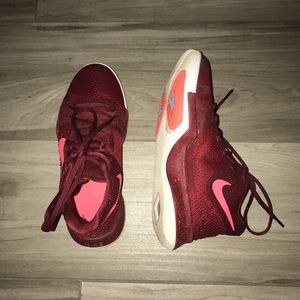 Boy’s Nike Kyrie 3’s Basketball Shoes